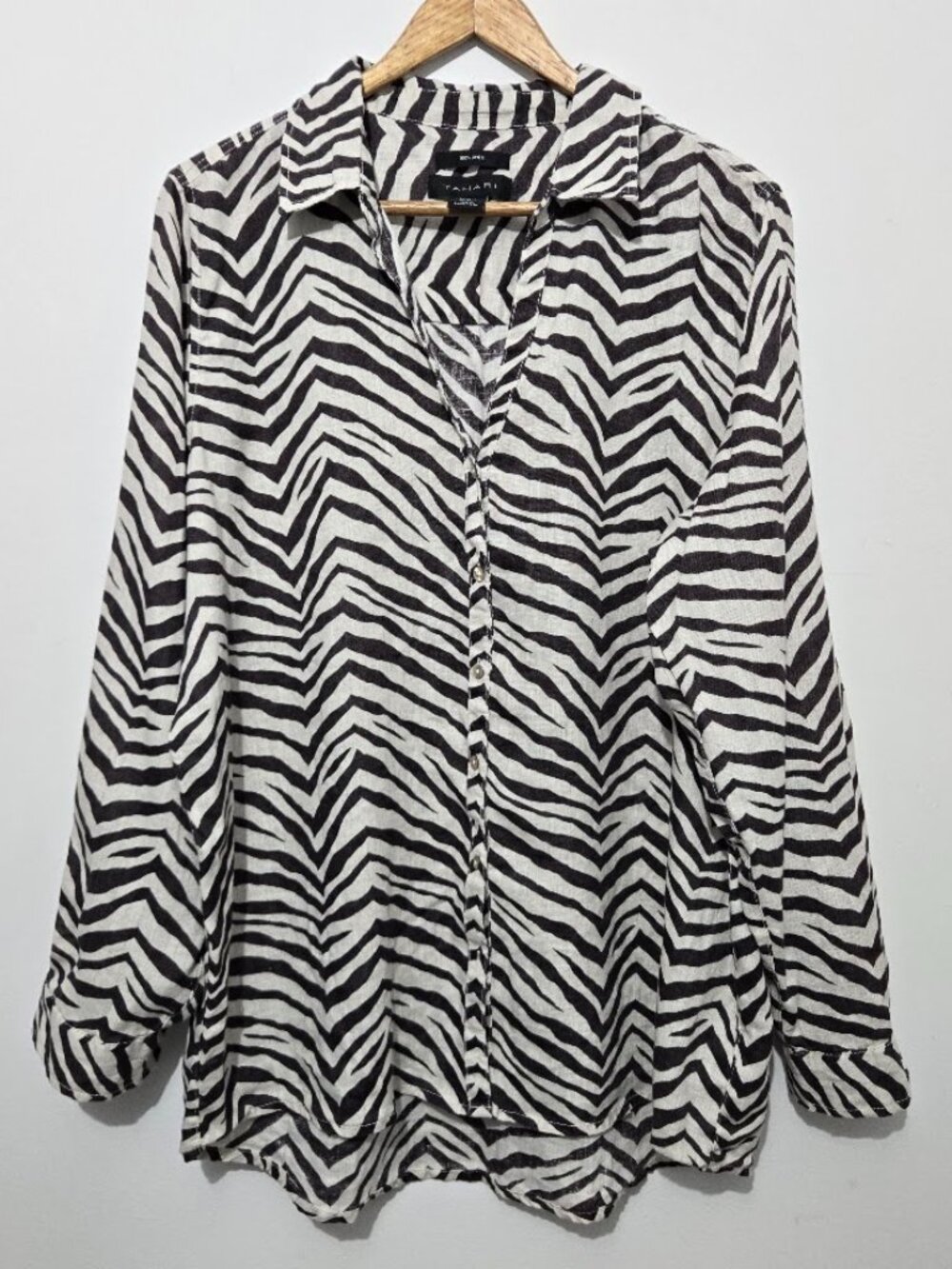 Tahari 100% Linen Animal Print Button Up Top Size XL Long Sleeve Resort Cruise